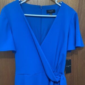 Absolutely STUNNING electric blue NWT Tahari jumper size 4.